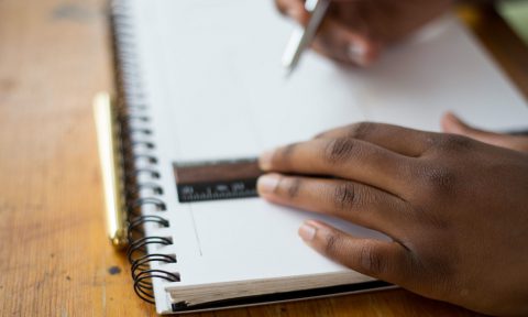 STUDENTS WHO TAKE NOTES BY HAND OUTPERFORM STUDENTS WHO TYPE THESE DAYS, NEW STUDIES SHOW